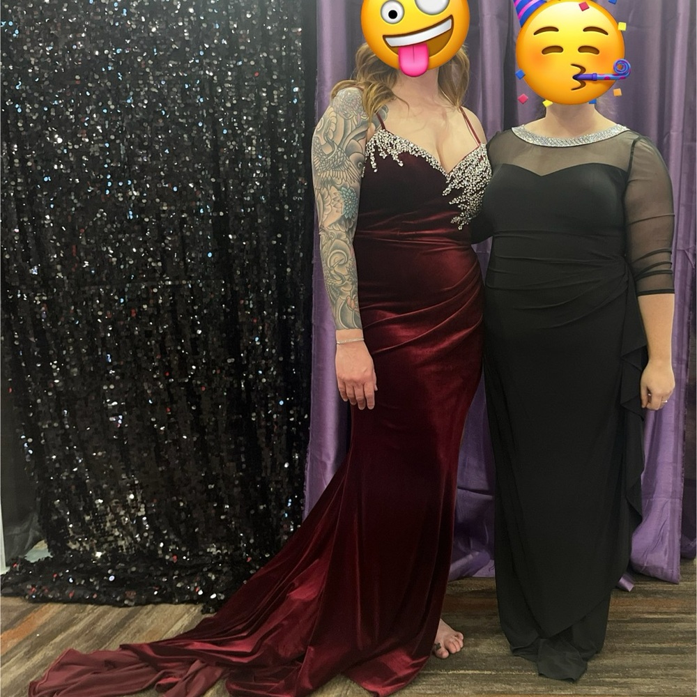 Elegant Burgundy Off-Shoulder Dress - Picture 9 of 10